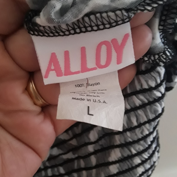 Alloy Off Shoulder Top L - Picture 5 of 5